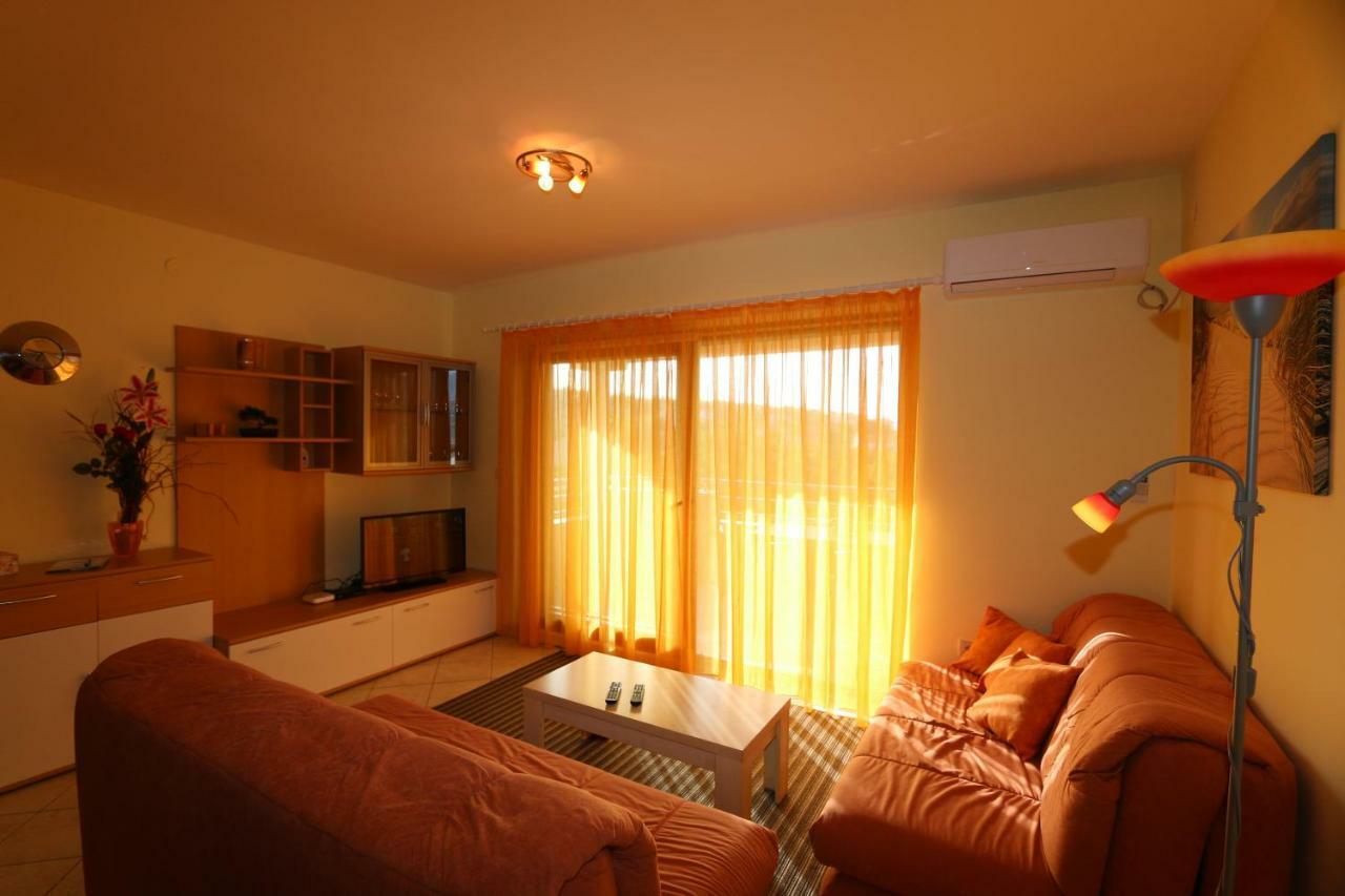 Apartment DINA Šilo Buitenkant foto